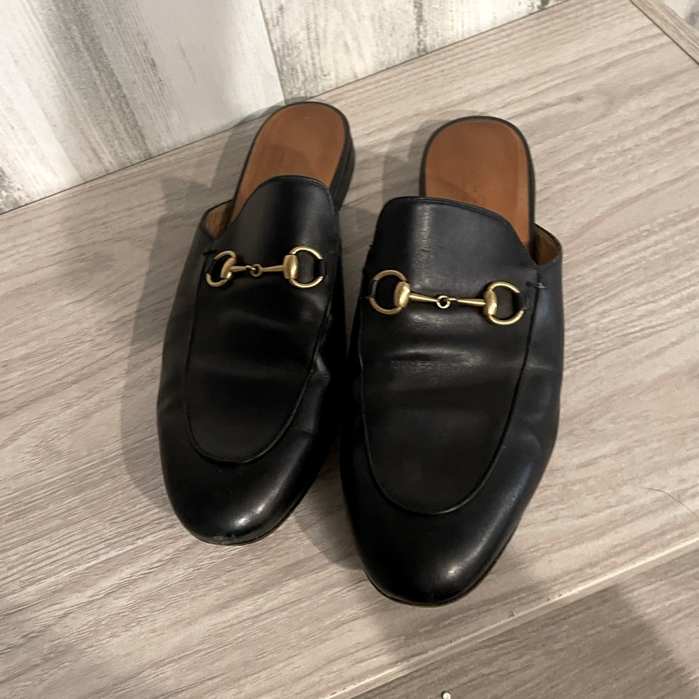 Barely worn Gucci Loafers size 39